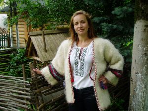 Гуні запрошують у підполонинне село і дивують мандрівників